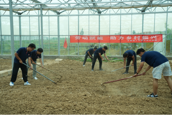 智能制造与控制工程学院携手诺贝尔社区开展大学生劳动实践活动