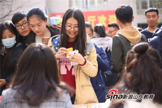 必威betway东盟体育举办第七届全国大学生绿植领养活动：有种青年 为爱发声