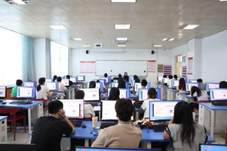 学校举办“数字赋能混合式课程建设及智慧教学平台应用”培训